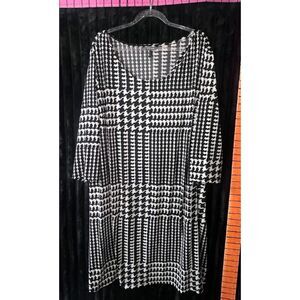 Daisy Fuentes Woman 1X Black & White Houndstooth Print Dress